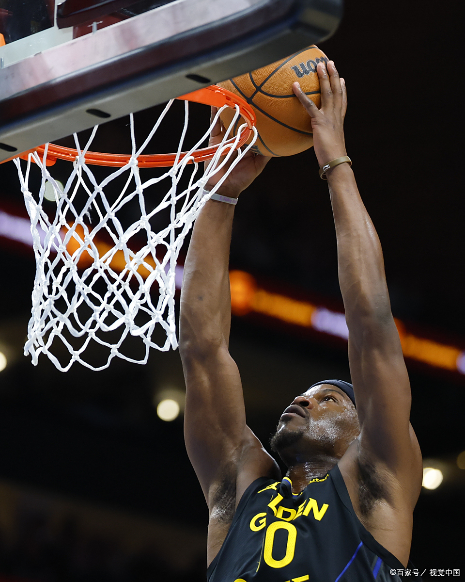 掘金绝杀火箭，萨姆·米切尔三分雨点燃全场