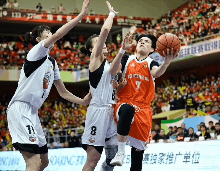 包含印尼队鏖战法国队，黄鸭组合状态火热的词条