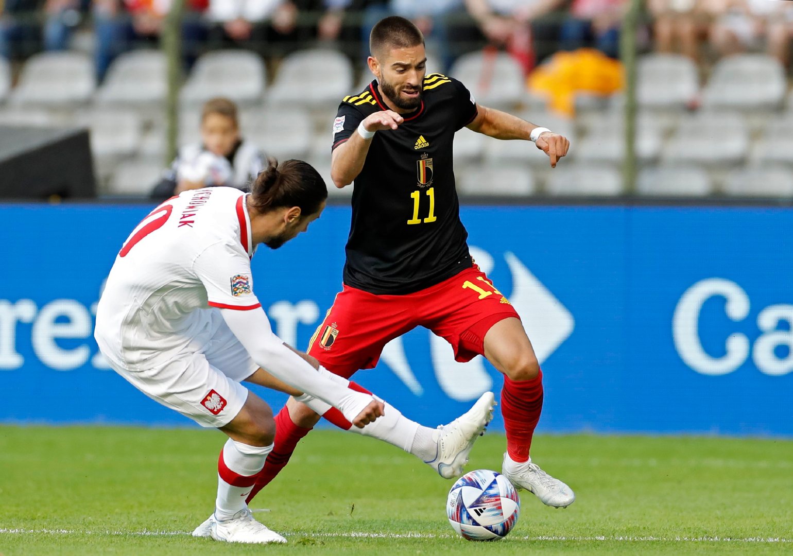 英格兰鏖战乌克兰，莱万统治全场