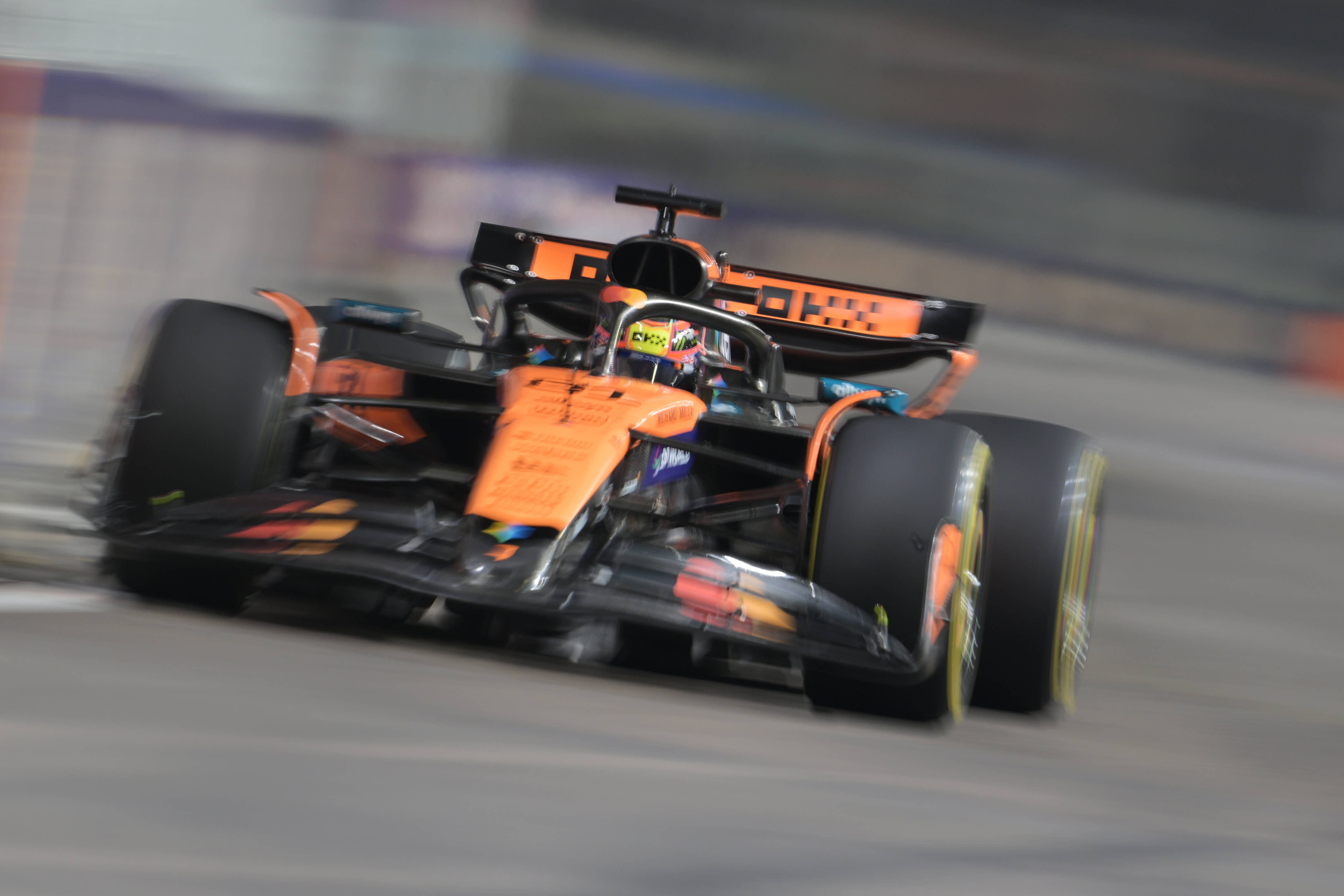 红牛车队翻盘迈凯伦,皮亚斯特里扛起全队 红牛车队翻盘迈凯伦,皮亚斯特里扛起全队