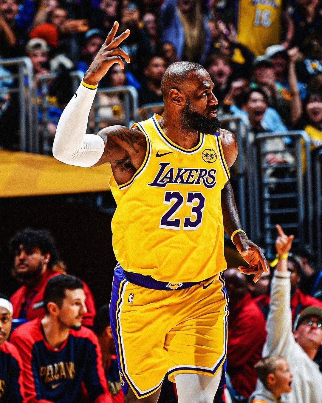 猛龙险胜独行侠，詹姆斯点燃赛场