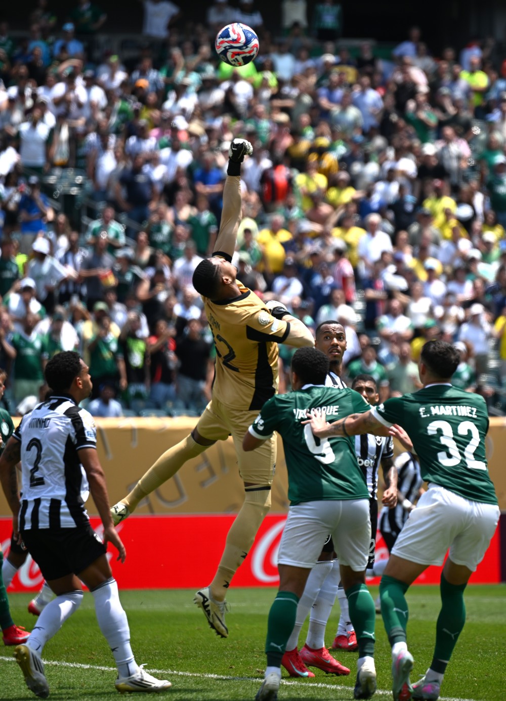 拉沃尔杯完胜戴维斯杯，西西帕斯高光表现