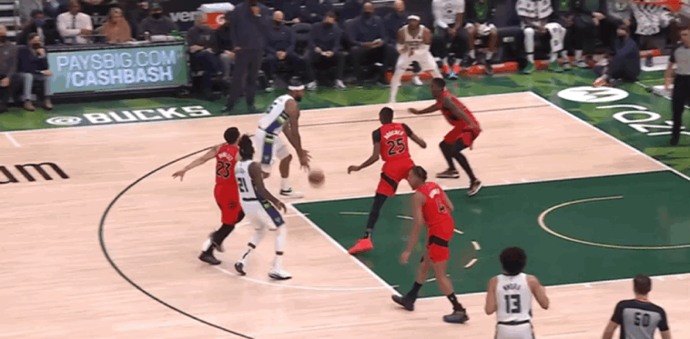 浙江队翻盘雄鹿,西亚卡姆带队取胜 浙江队翻盘雄鹿,西亚卡姆带队取胜