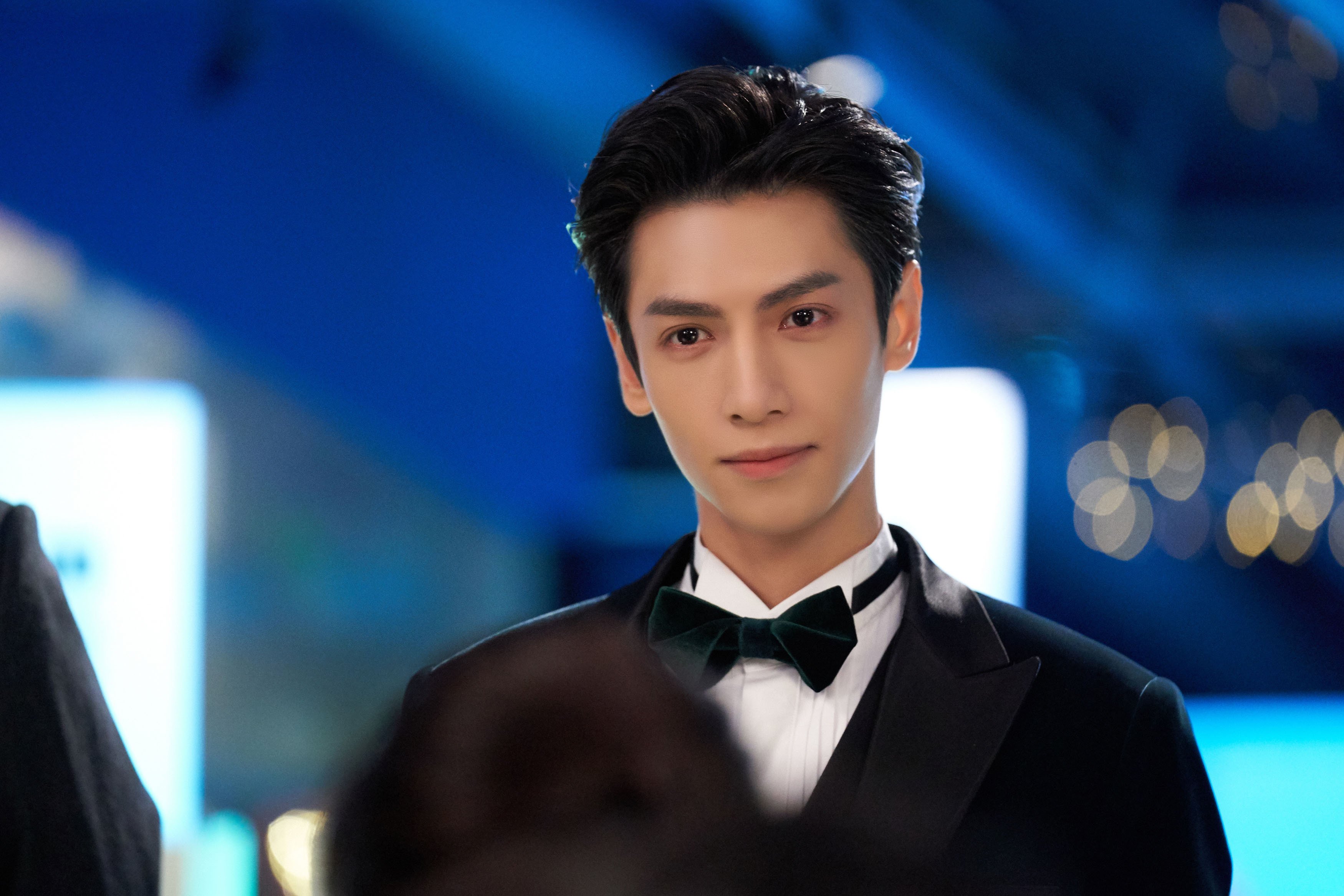 跨界烽火，当活塞的钢铁洪流席卷湖人，利拉德已在英超赛场加冕为王