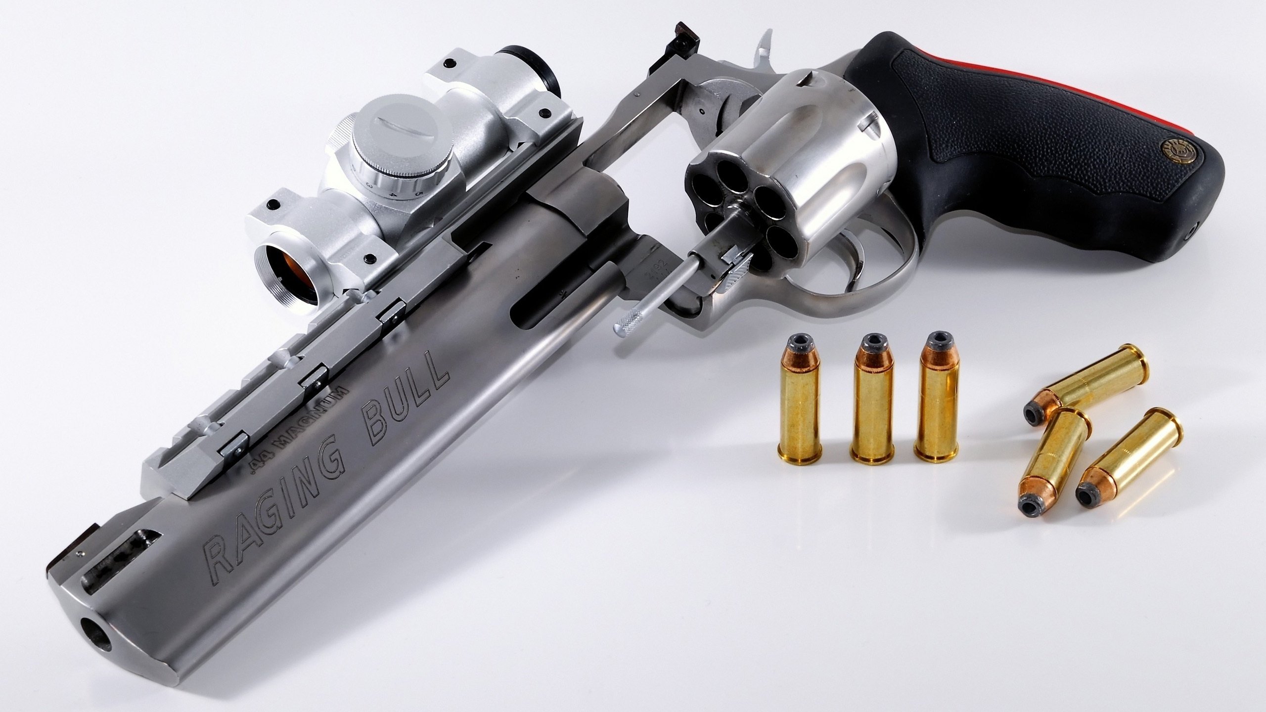 爱游戏下载-欧冠淘汰赛焦点战，凯尔特人主场3-0粉碎黄蜂，绿军咆哮晋级八强