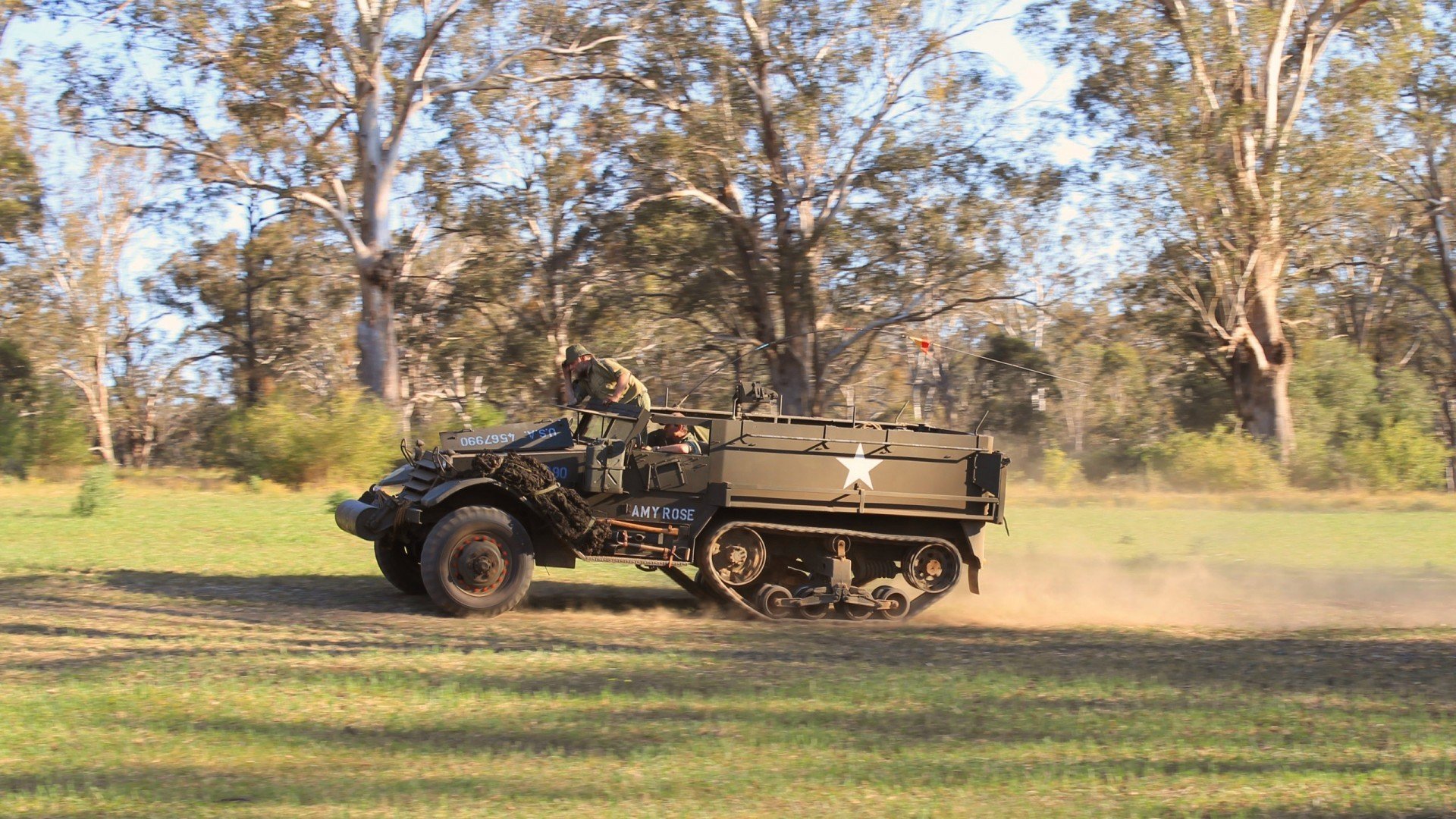 绿茵的两种真相,佩德里笔下的抽象画,与罗马战壕里染血的冲锋号